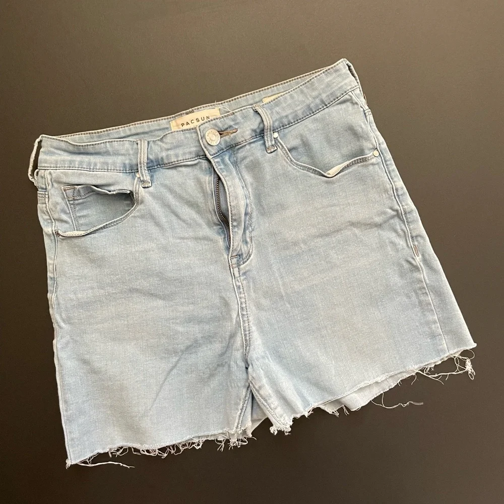 PacSun light blue Jean shorts with a pink Shein T-shirt bundle set - Picture 7 of 8